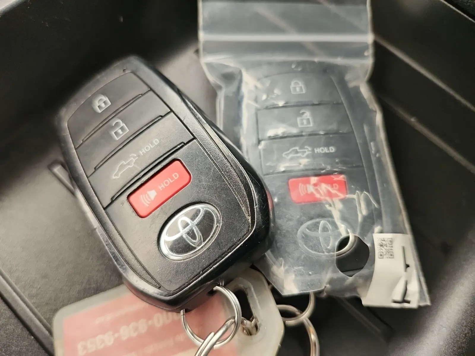 Keys/Fobs/Manual Photo