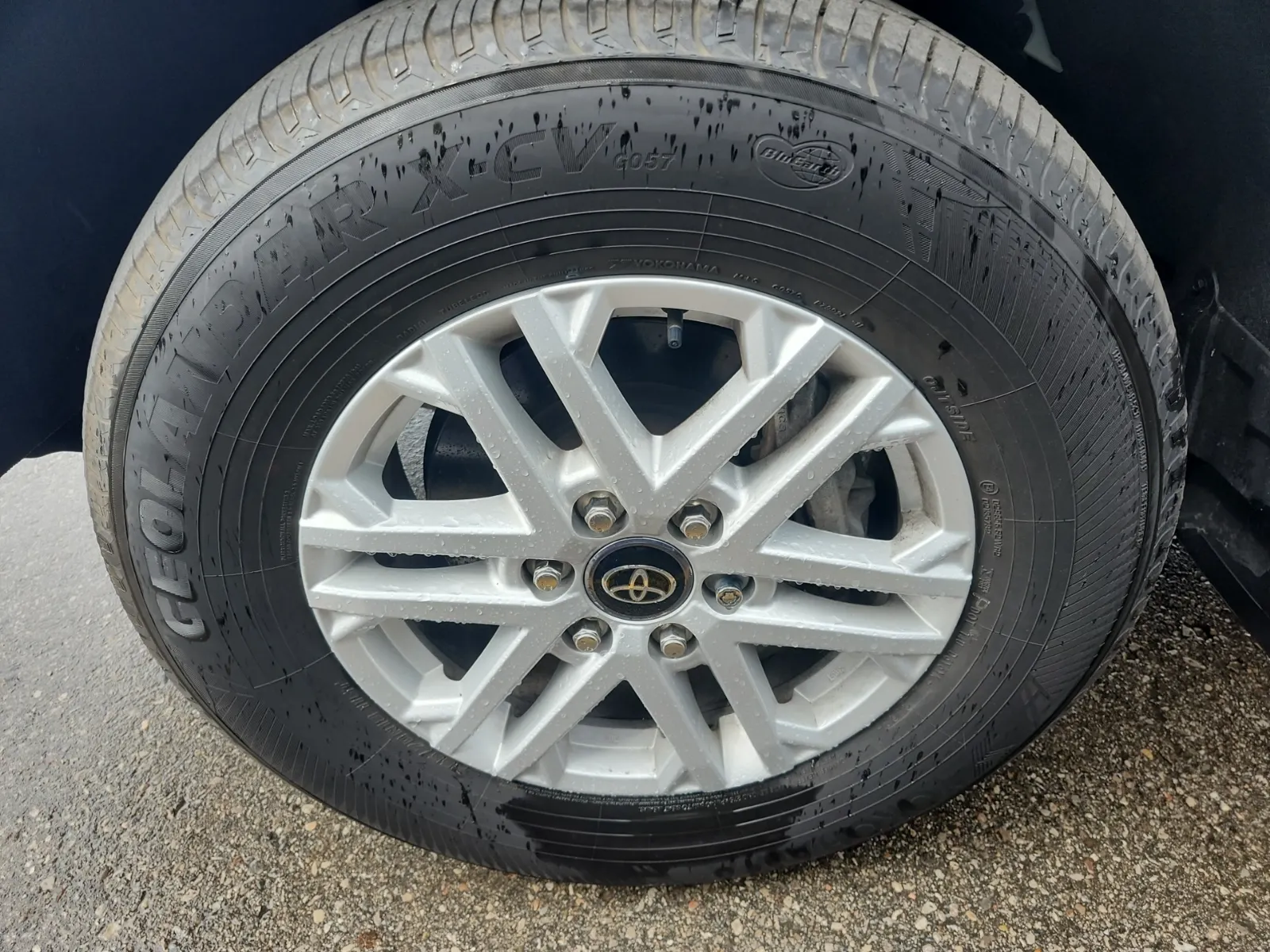 Front driver wheel/tire photo