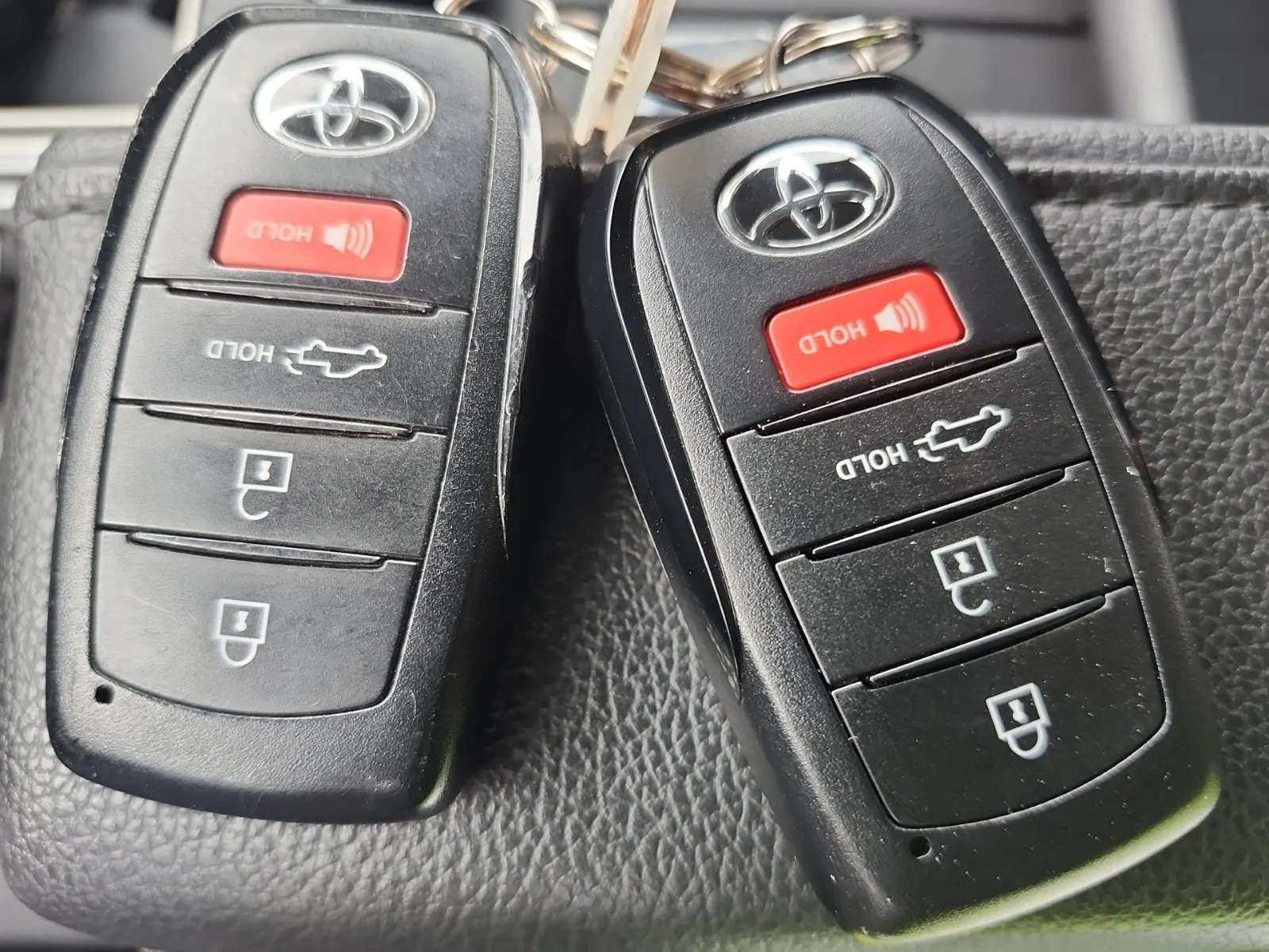 Keys/Fobs/Manual Photo