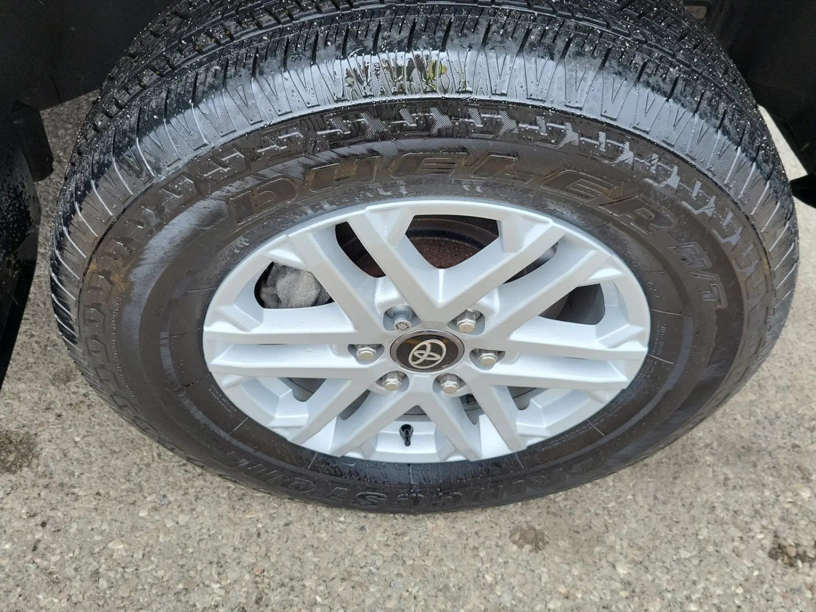 Right Front Wheel/Tire Photo