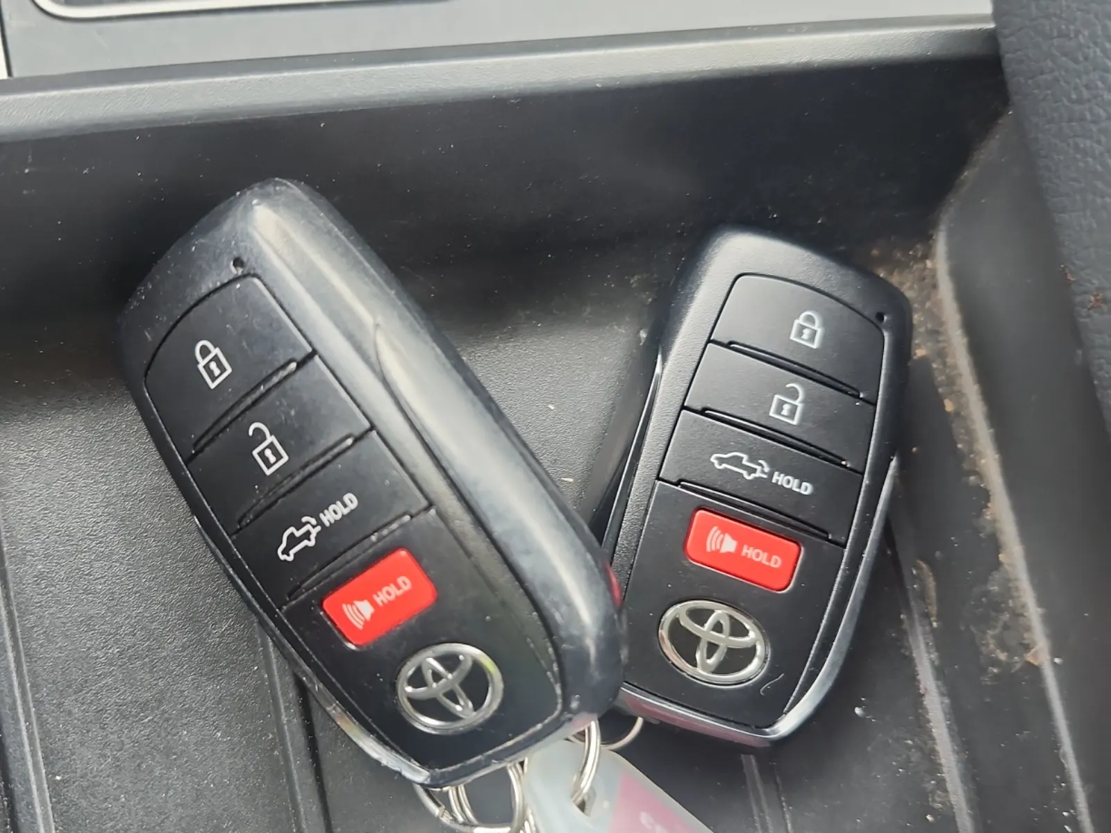 Keys/Fobs/Manual Photo