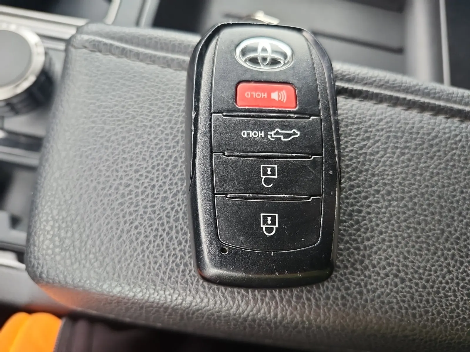 Keys/Fobs/Manual Photo