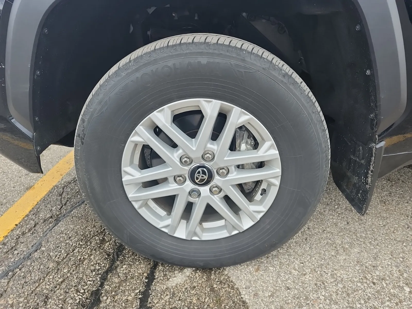 Front driver wheel/tire photo