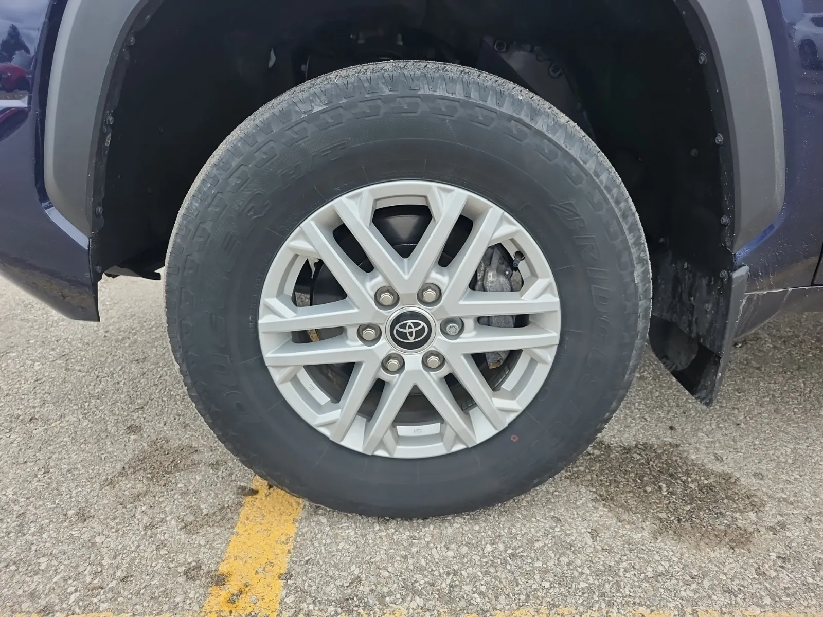Front driver wheel/tire photo
