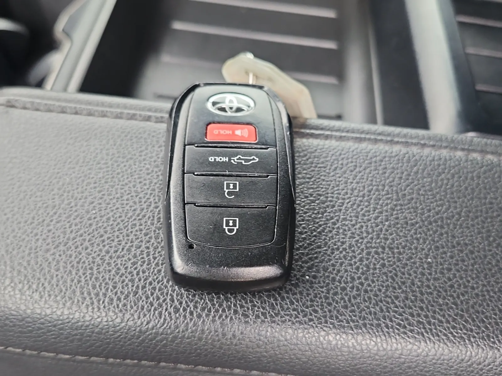 Keys/Fobs/Manual Photo