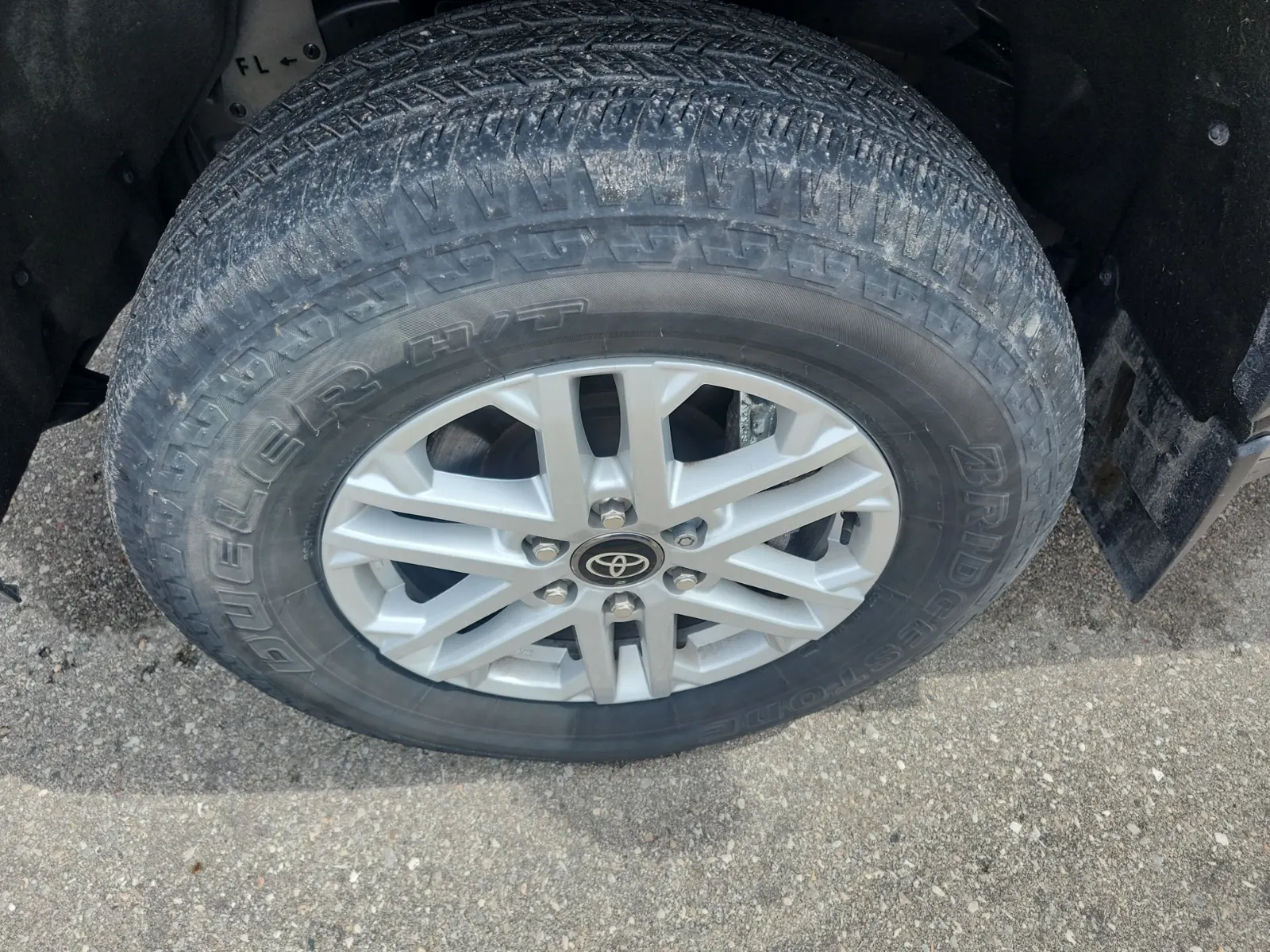 Front driver wheel/tire photo