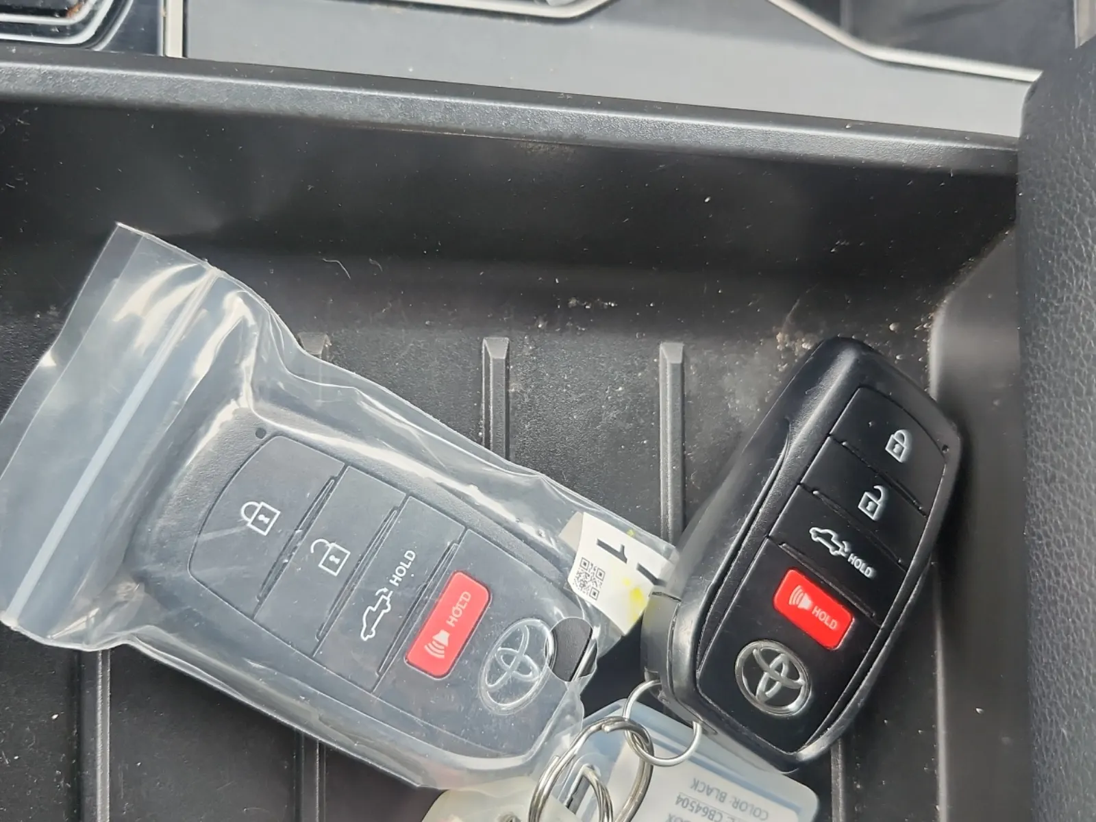 Keys/Fobs/Manual Photo