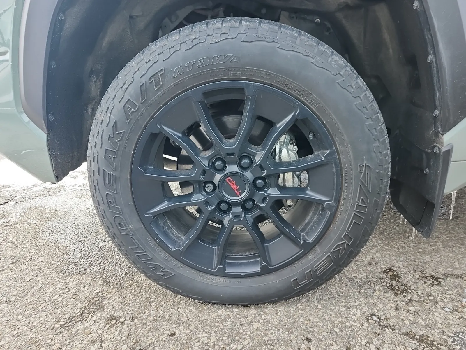 Front driver wheel/tire photo