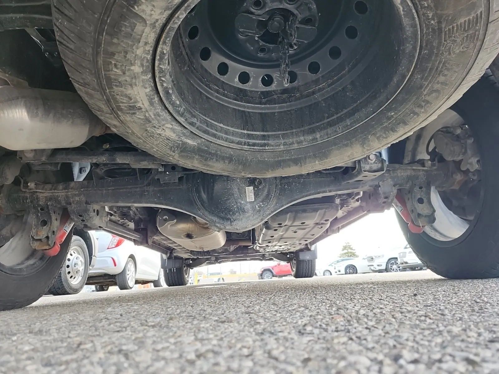 Undercarriage - Rear Photo