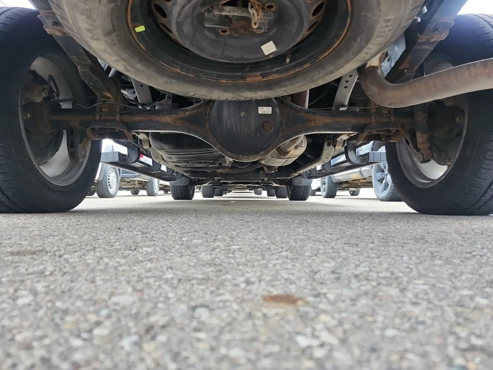 Undercarriage - Rear Photo