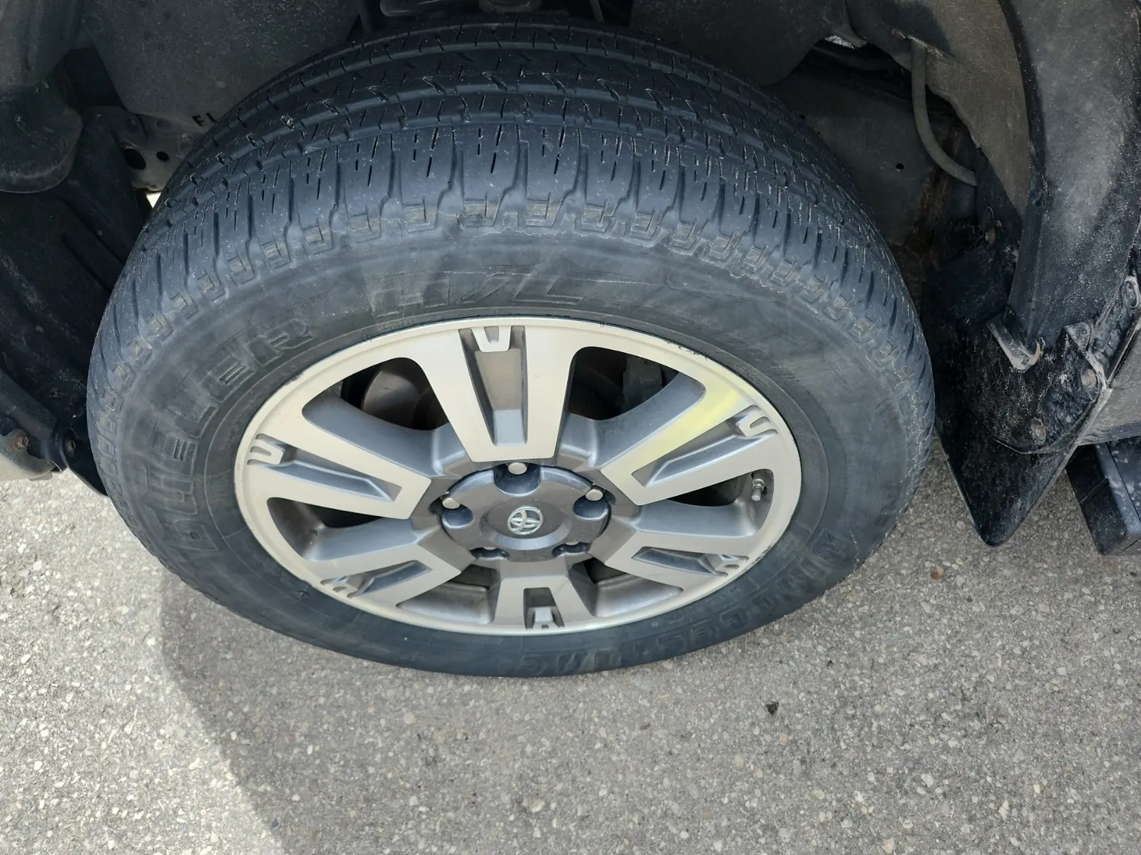Front driver wheel/tire photo
