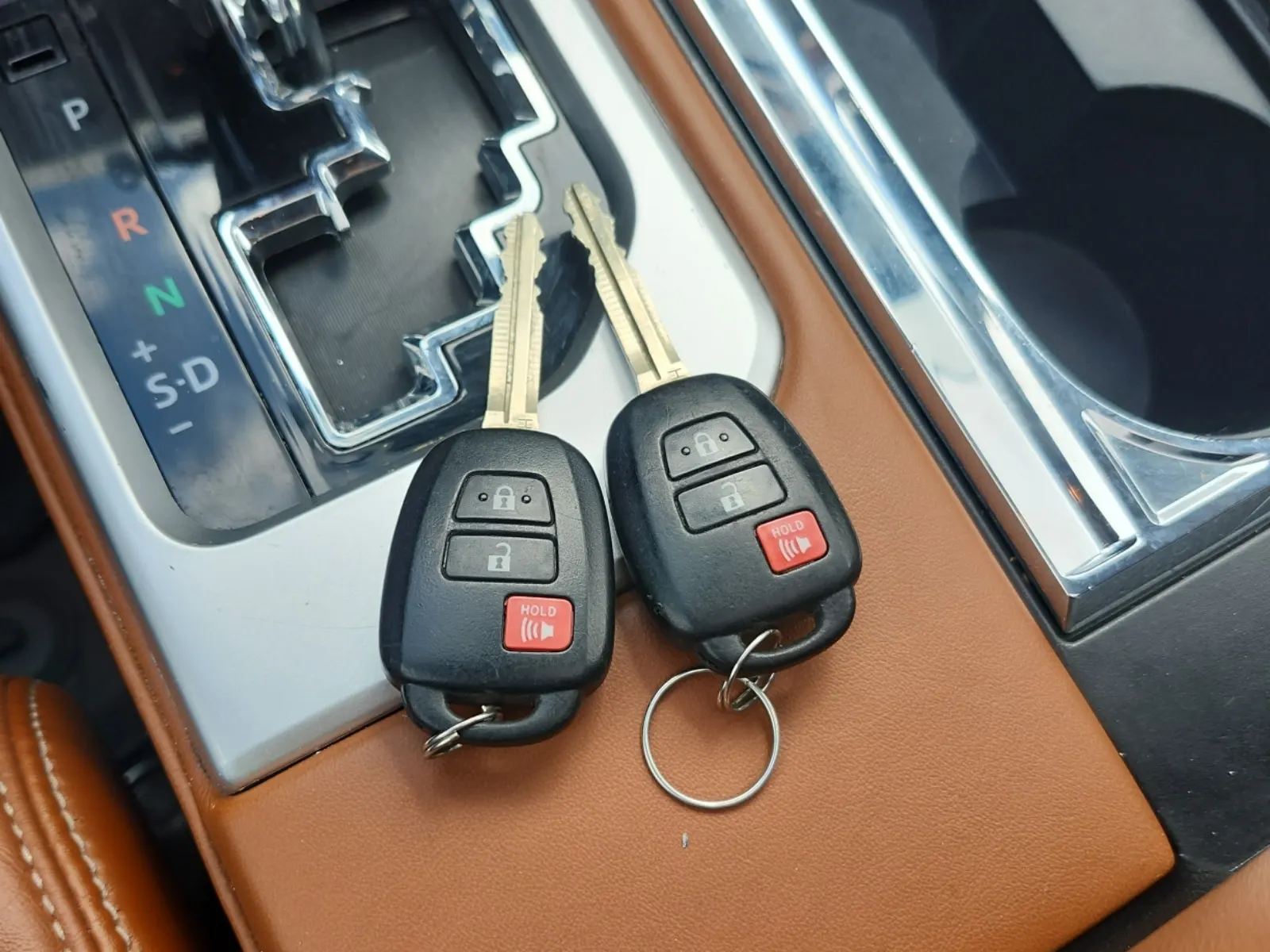 Keys/Fobs/Manual Photo