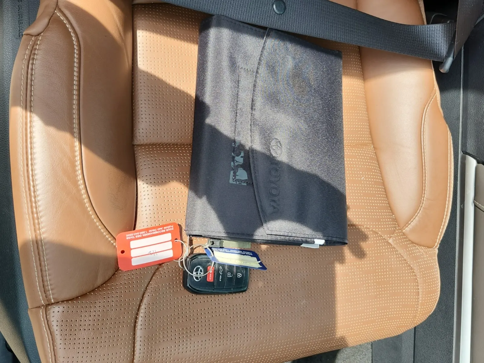 Keys/Fobs/Manual Photo