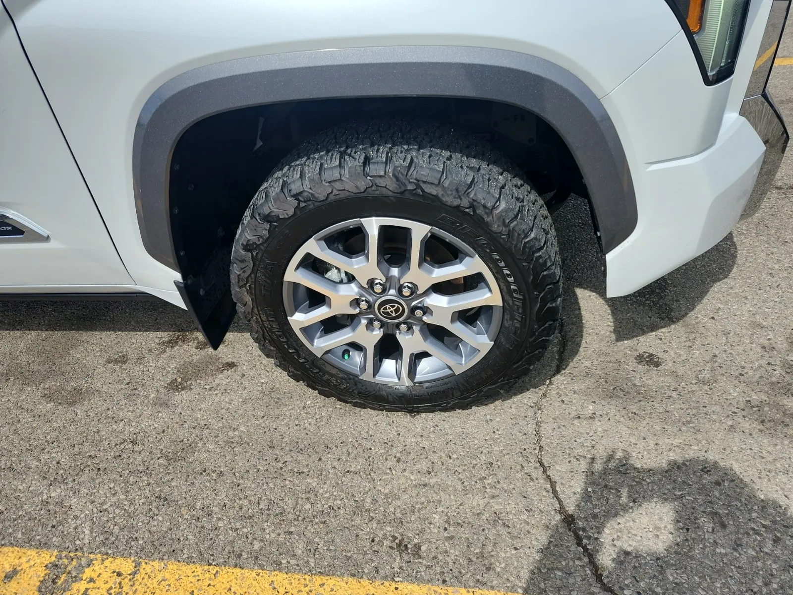 Right Front Wheel/Tire Photo