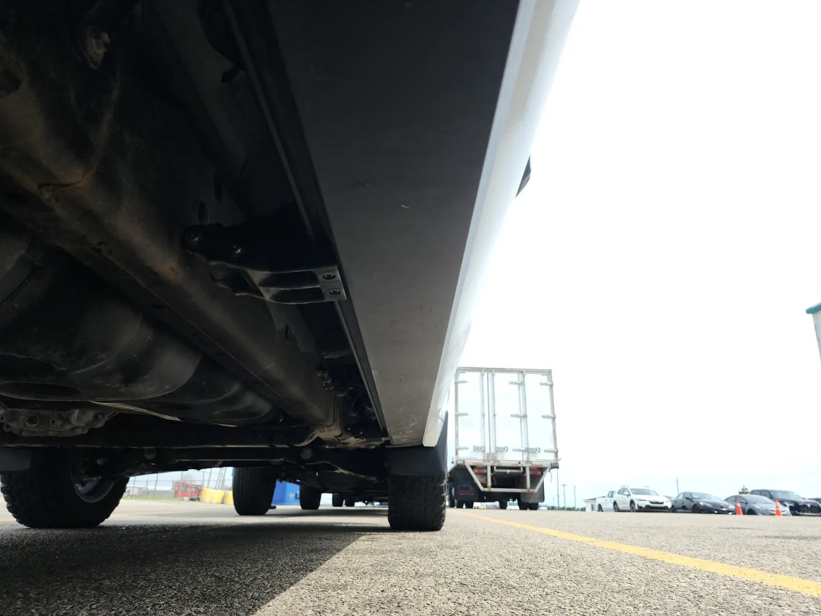 Undercarriage - Passenger Photo