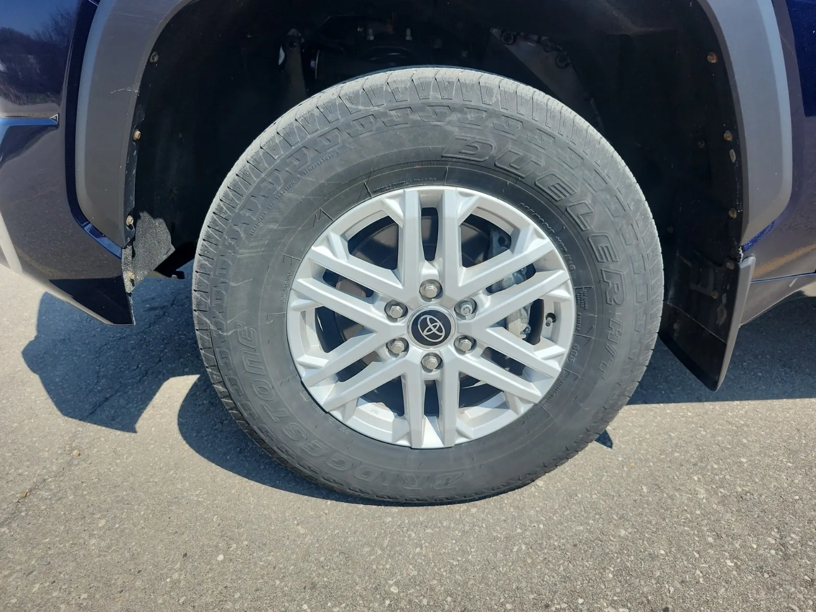 Front driver wheel/tire photo