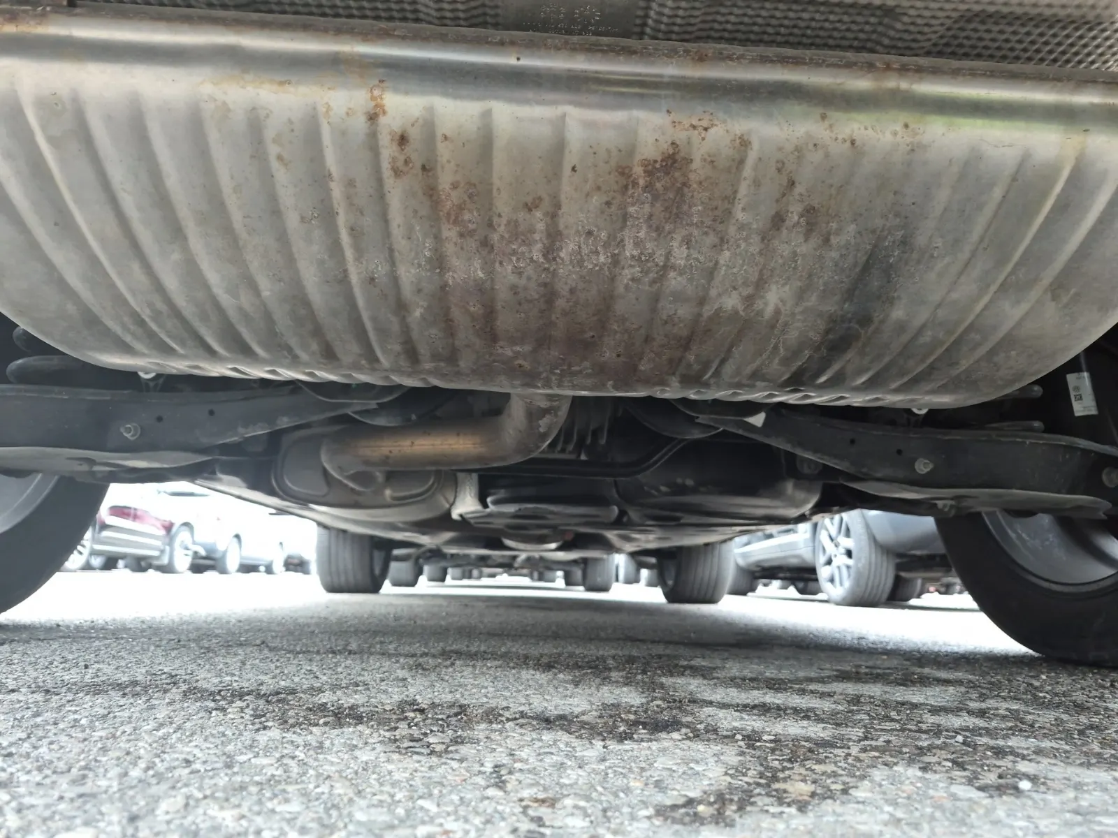 Undercarriage - Rear Photo