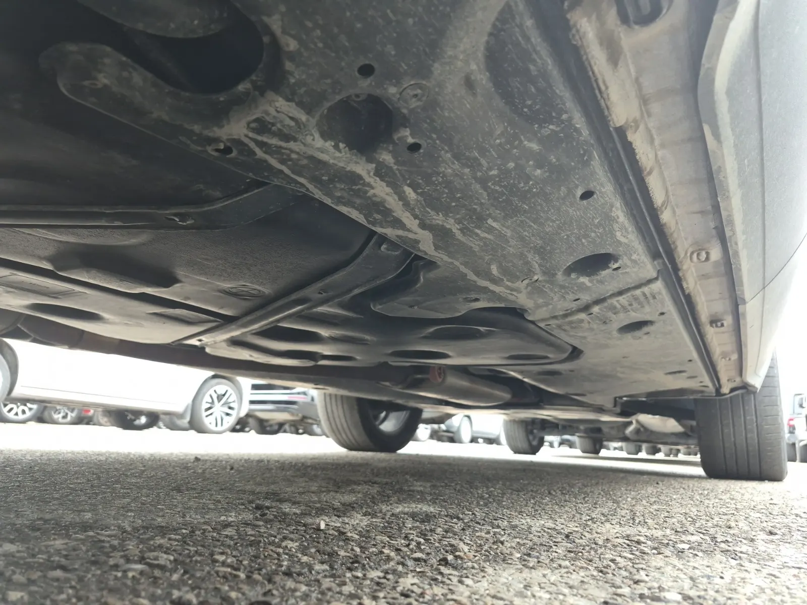 Undercarriage - Passenger Photo