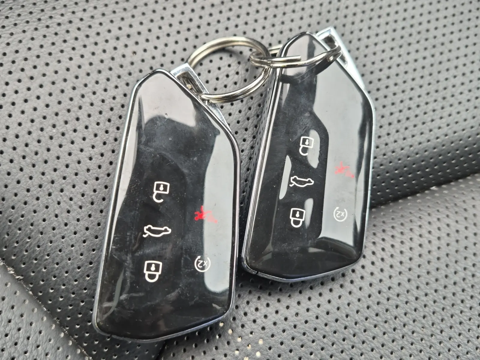 Keys/Fobs/Manual Photo