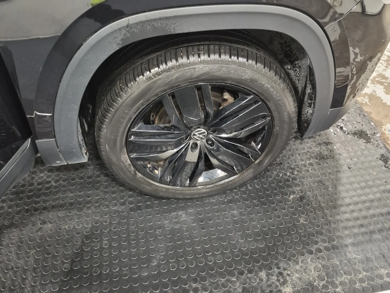 Right Front Wheel/Tire Photo