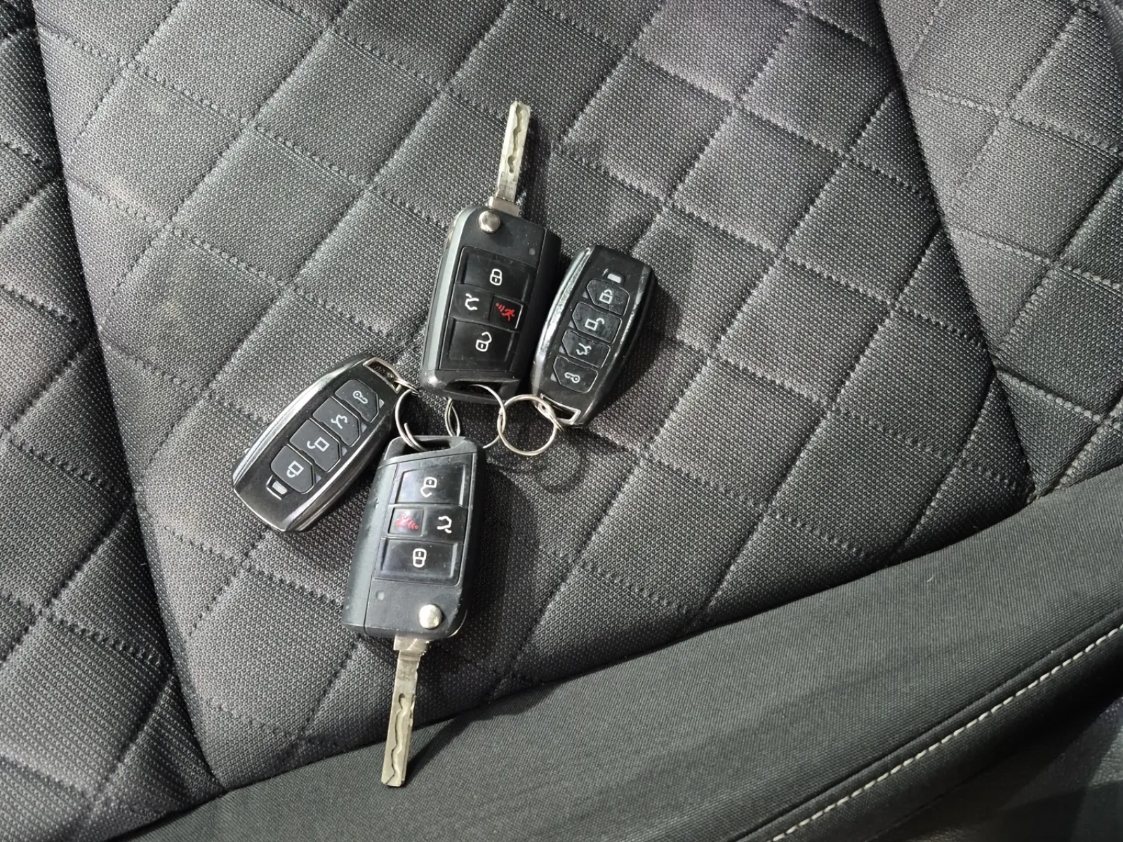 Keys/Fobs/Manual Photo