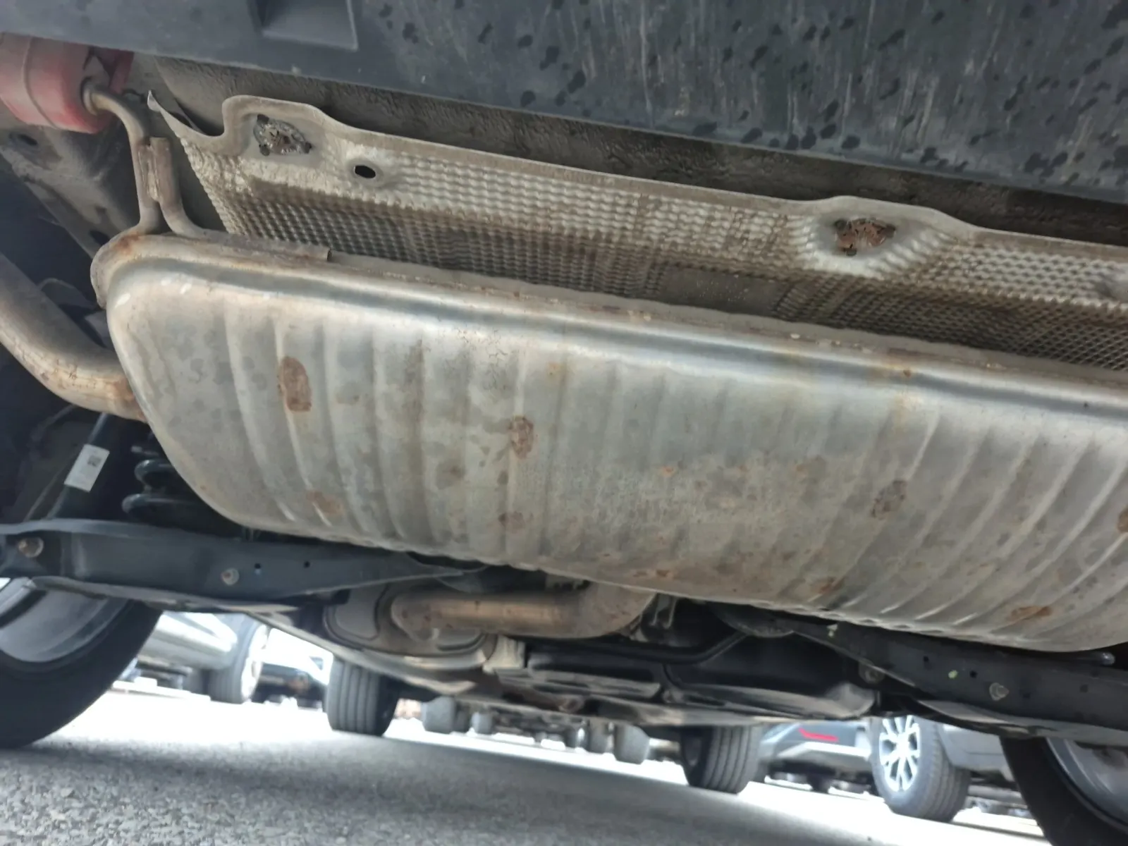 Undercarriage - Rear Photo