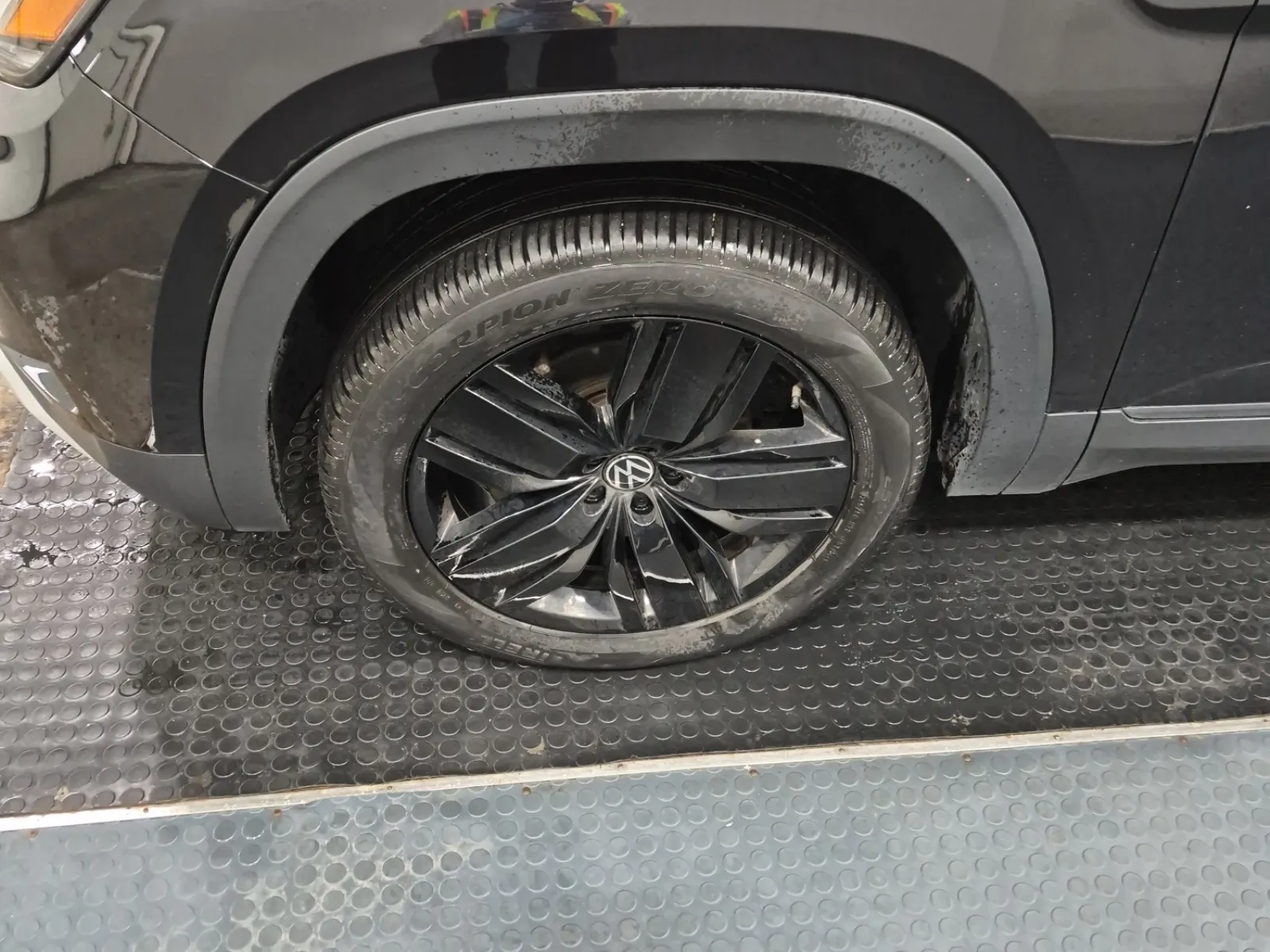 Front driver wheel/tire photo