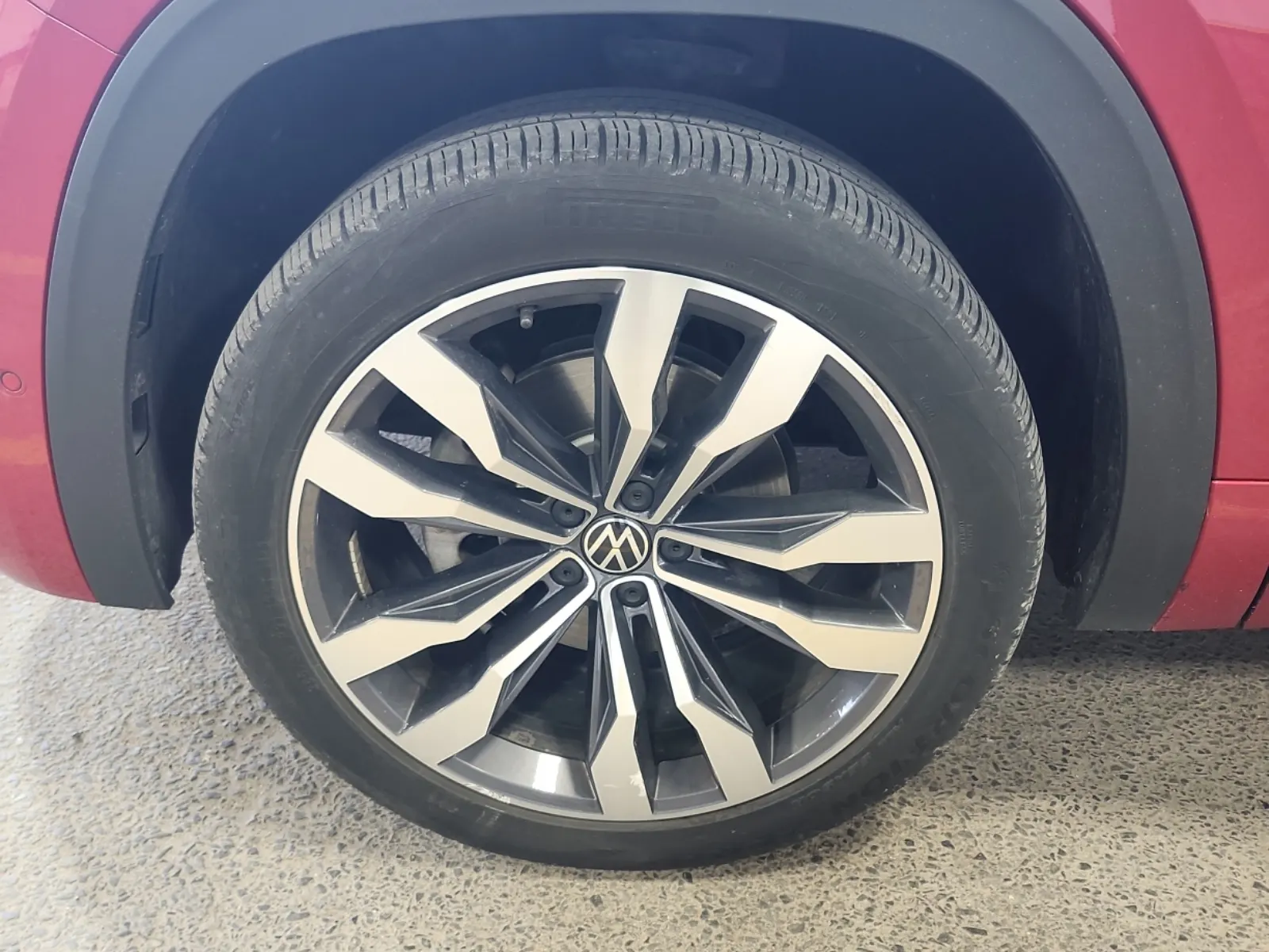 Front driver wheel/tire photo