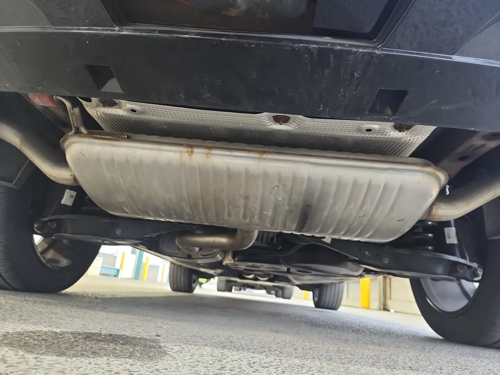 Undercarriage - Rear Photo