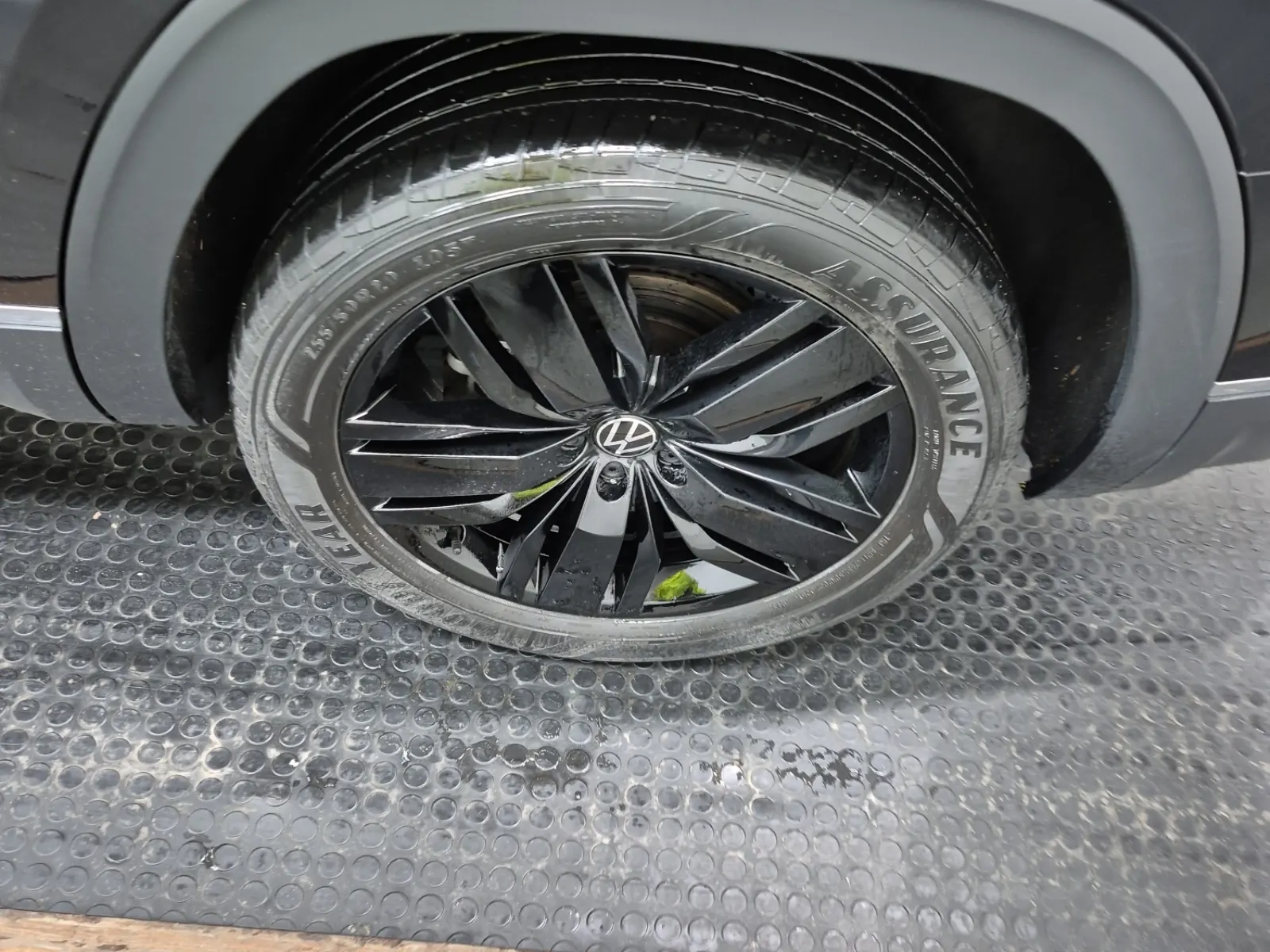 Left Rear Wheel/Tire Photo