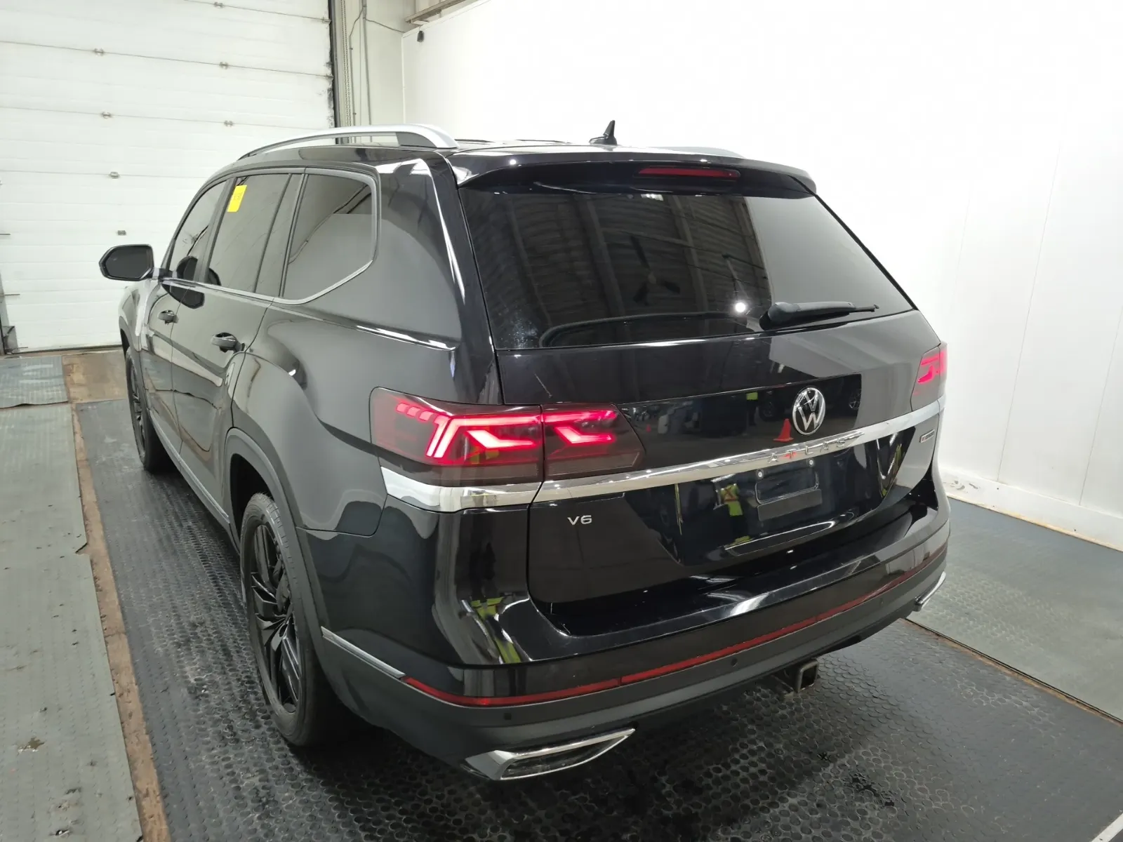 Driver Rear 3/4 Photo