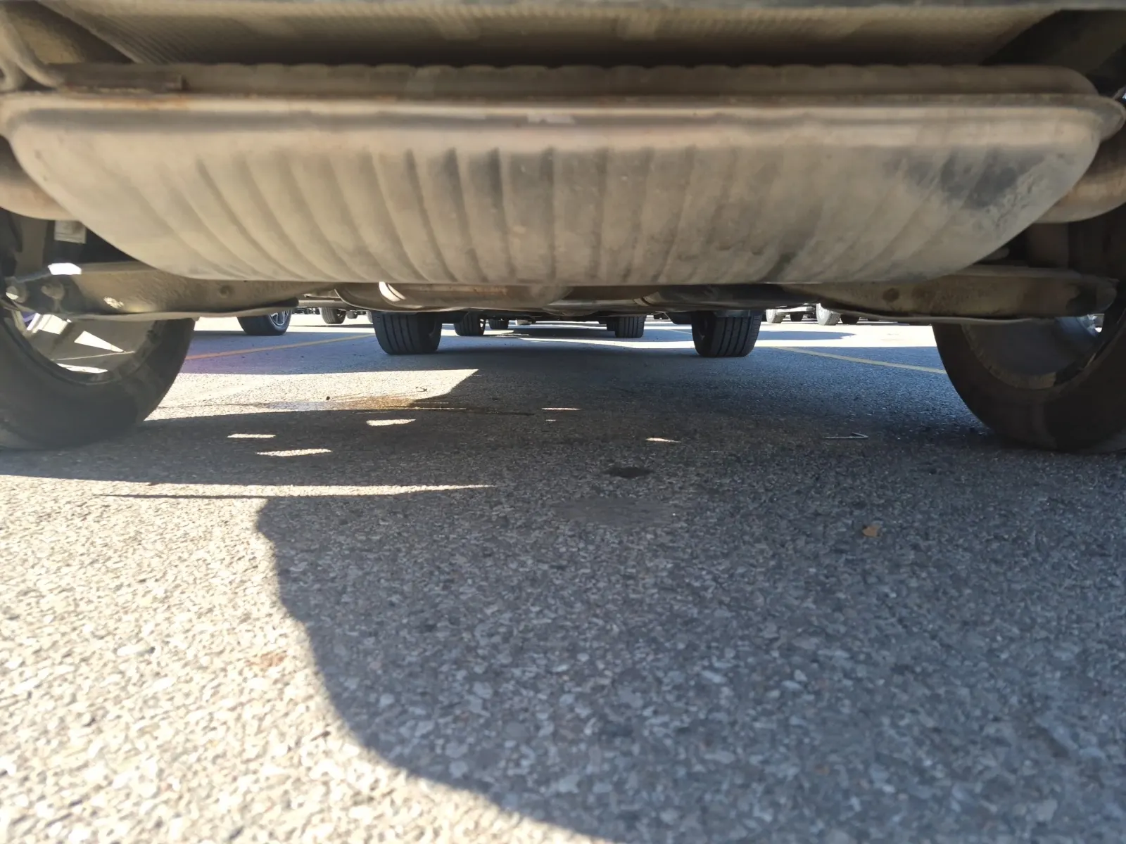 Undercarriage - Rear Photo