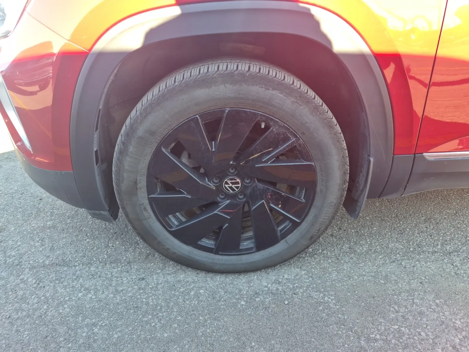 Front driver wheel/tire photo