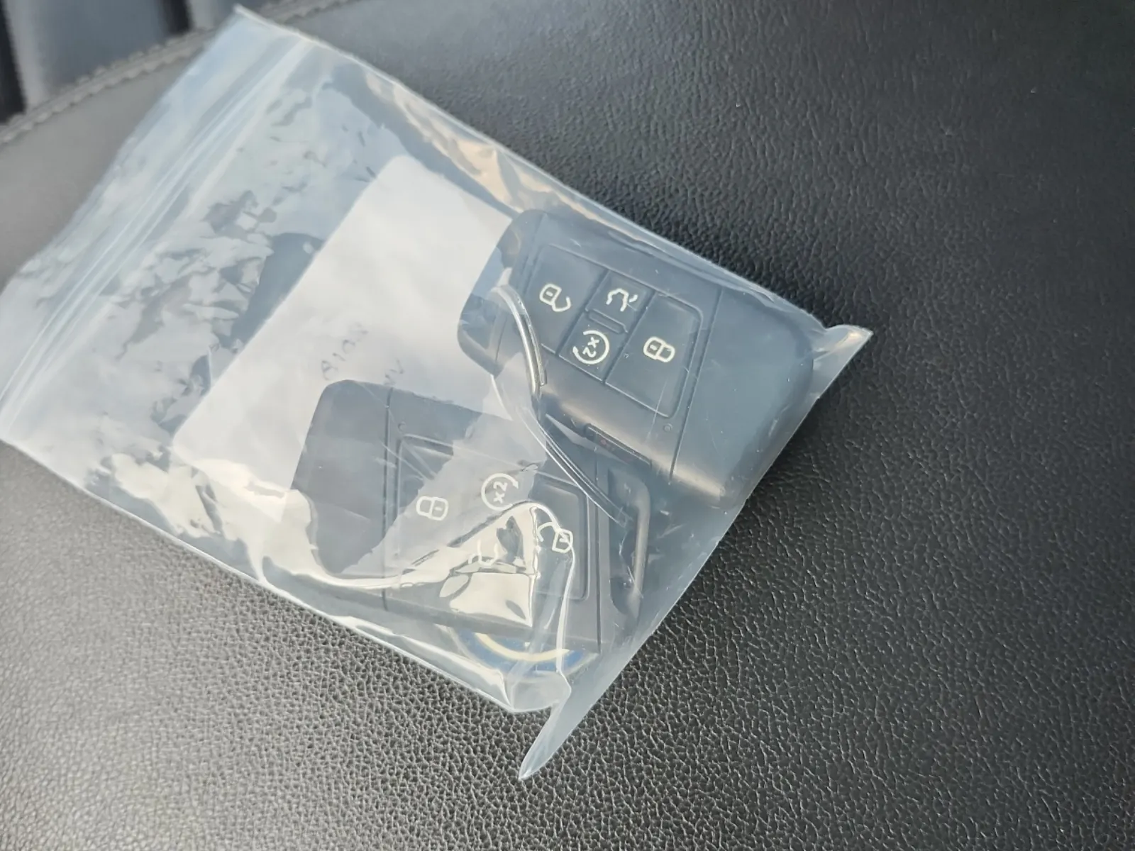 Keys/Fobs/Manual Photo