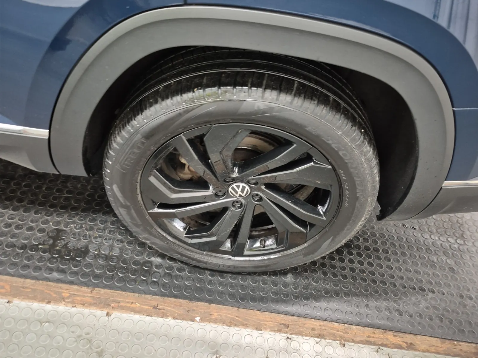 Left Rear Wheel/Tire Photo