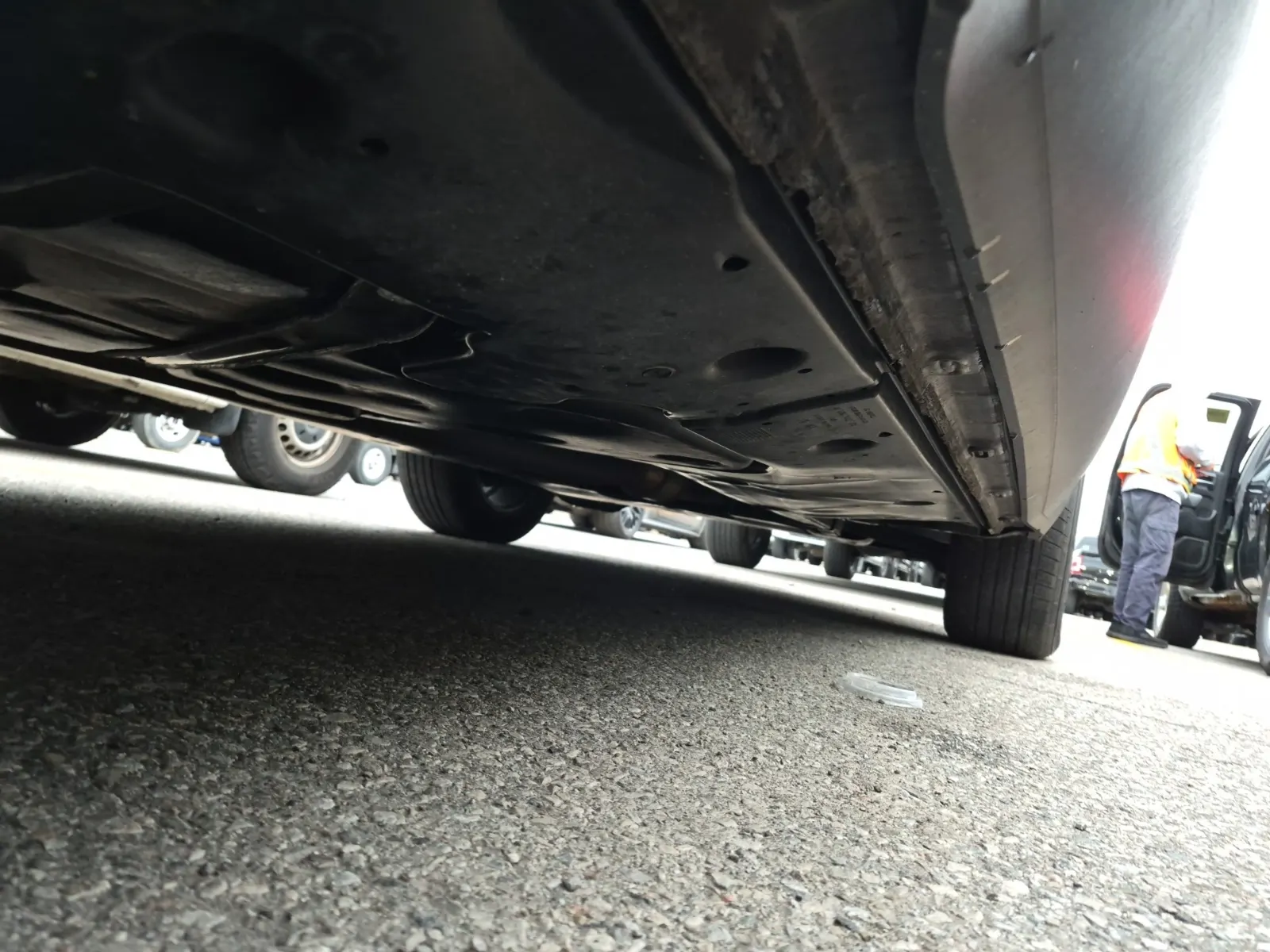 Undercarriage - Passenger Photo