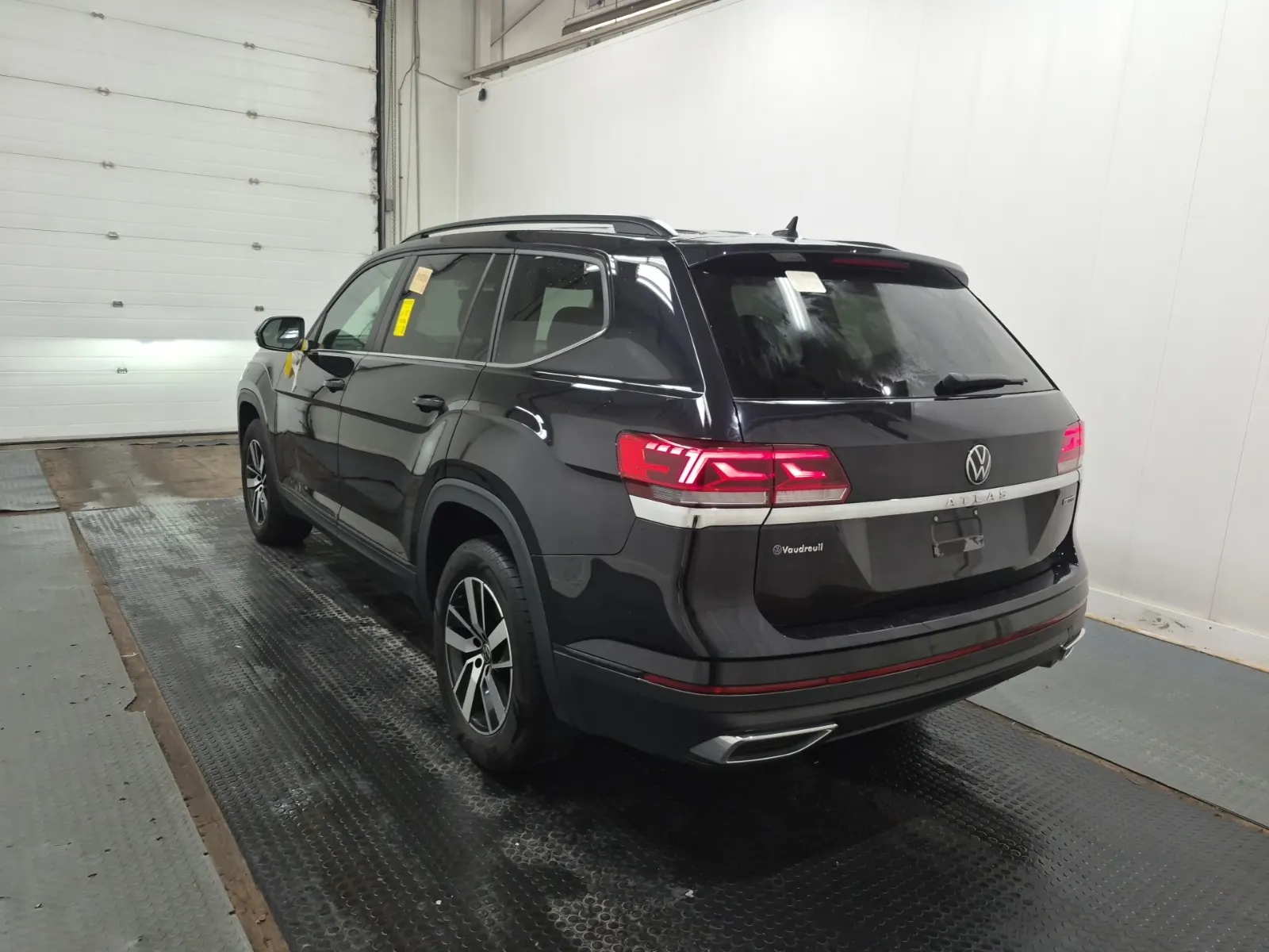 Driver Rear 3/4 Photo
