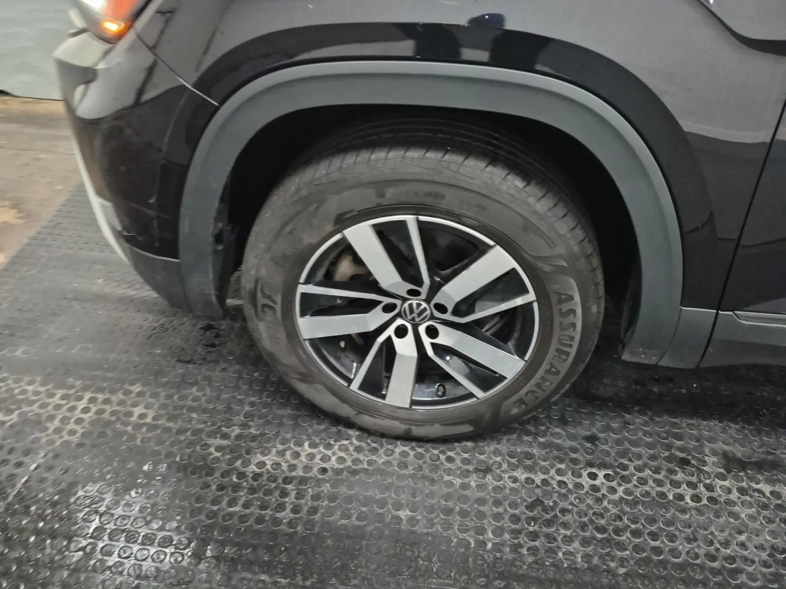 Front driver wheel/tire photo