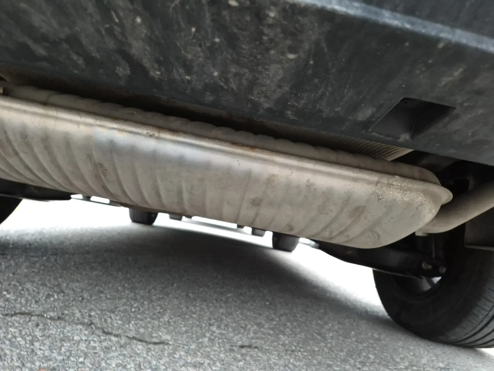 Undercarriage - Rear Photo
