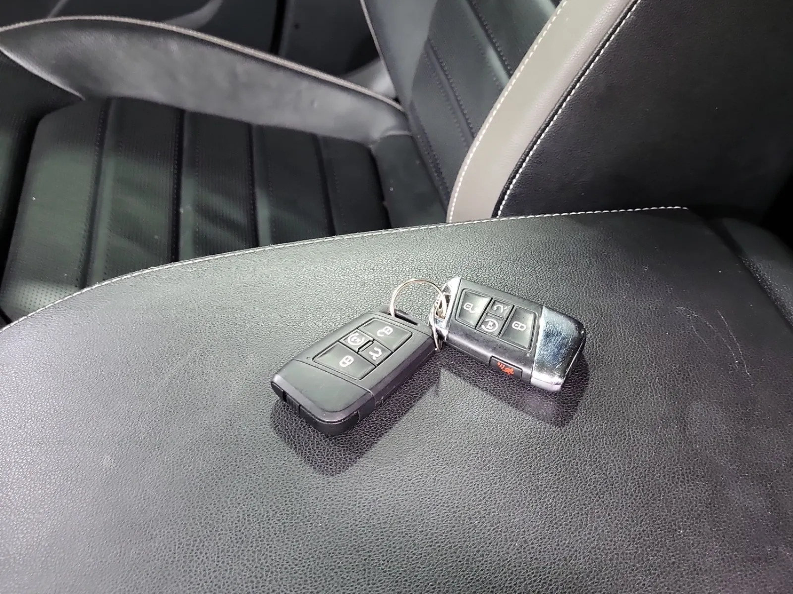 Keys/Fobs/Manual Photo