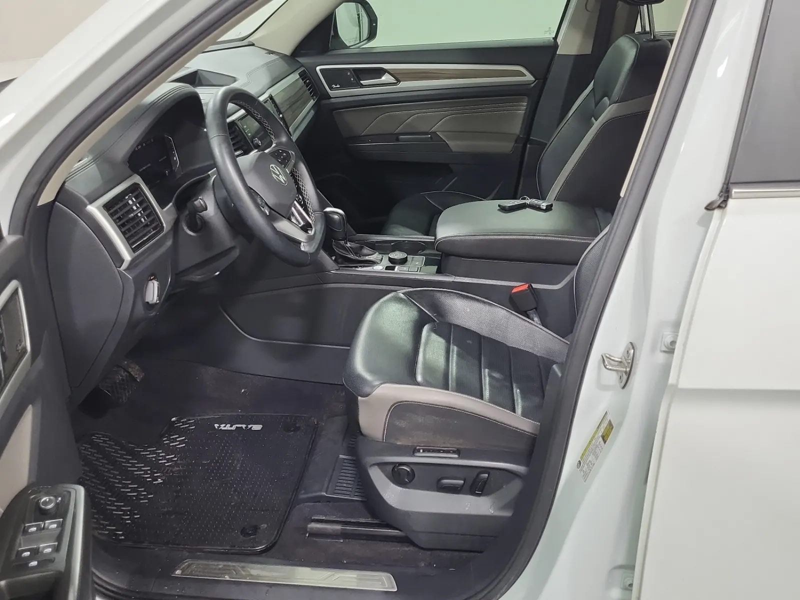 Front Interior Photo