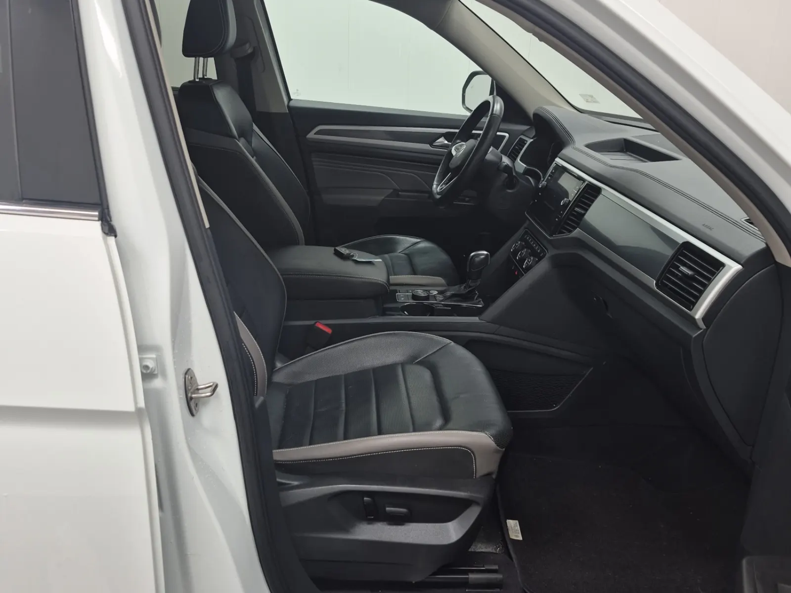 Right Side Interior Photo