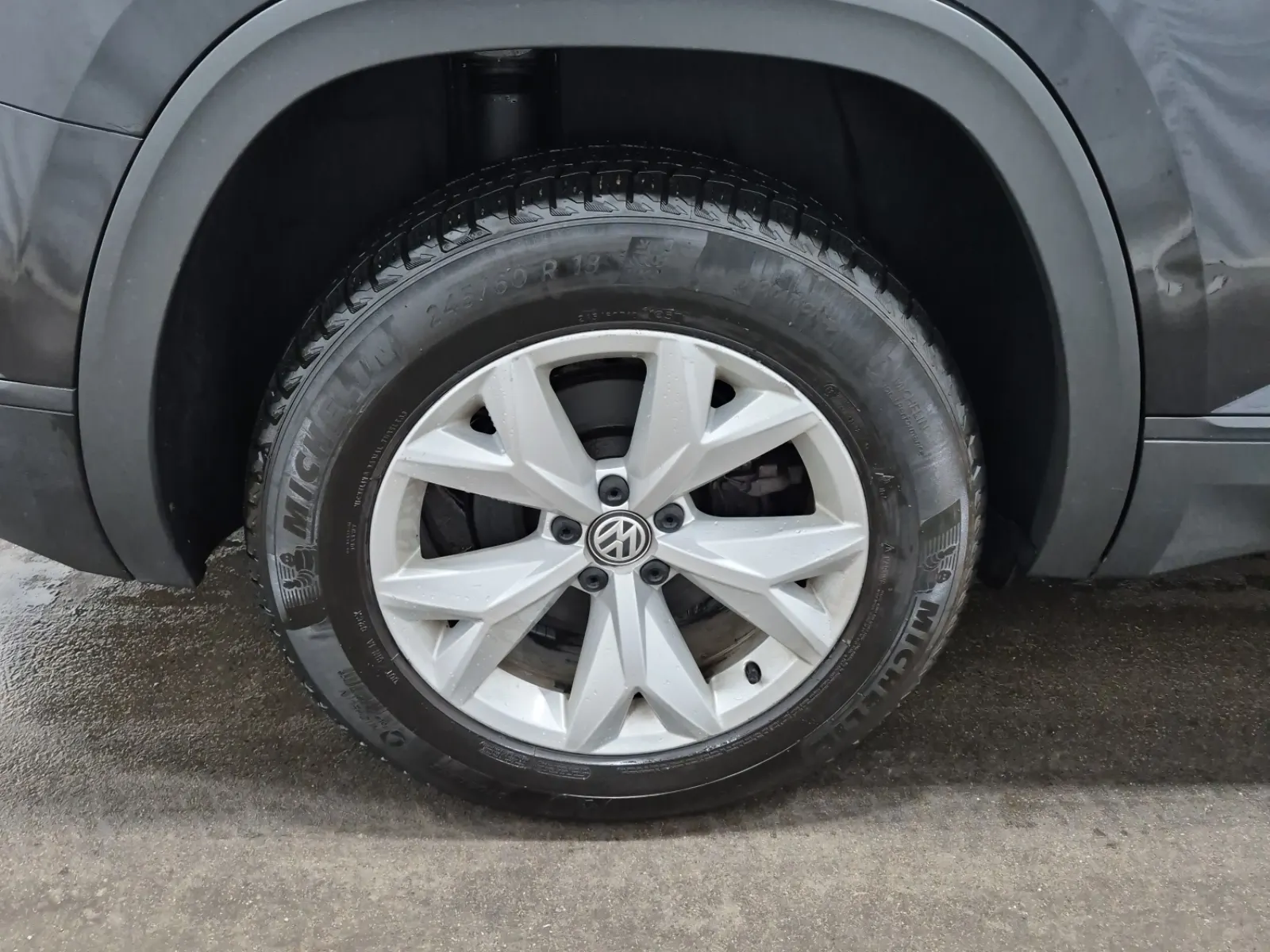 Right Rear Wheel/Tire Photo