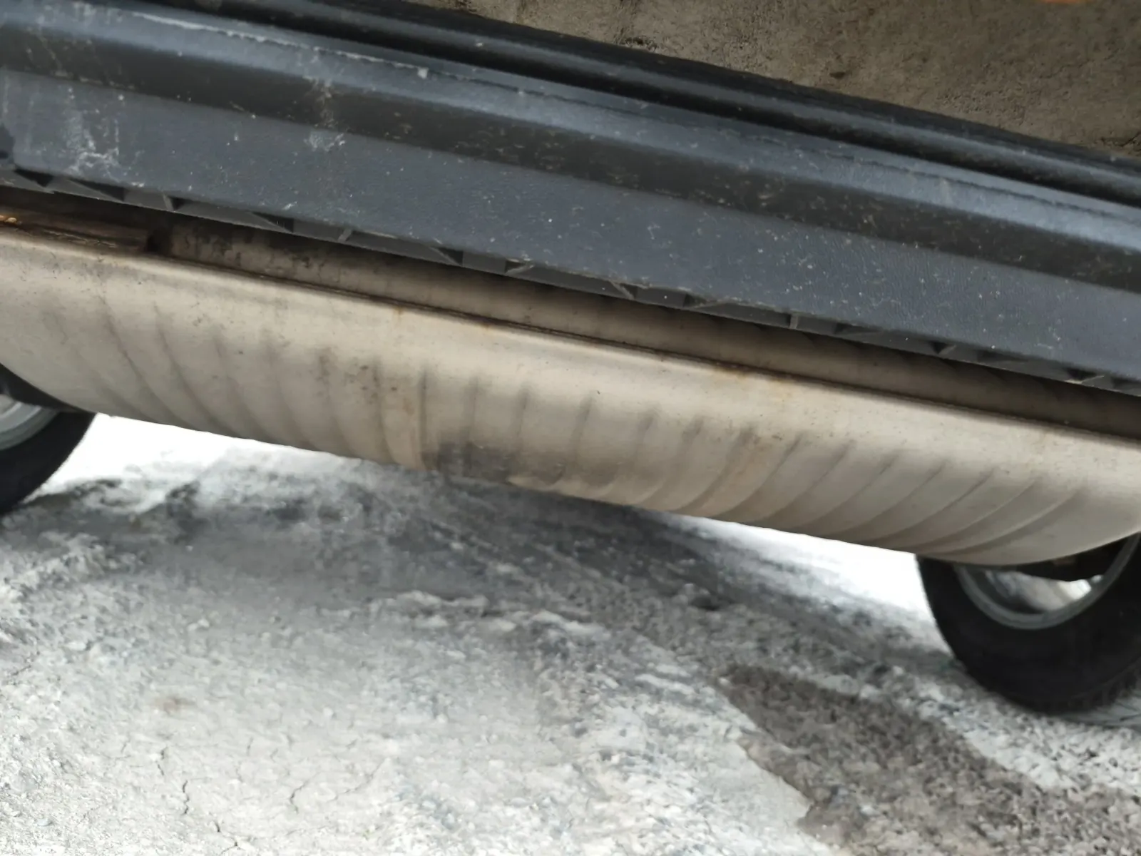 Undercarriage - Rear Photo