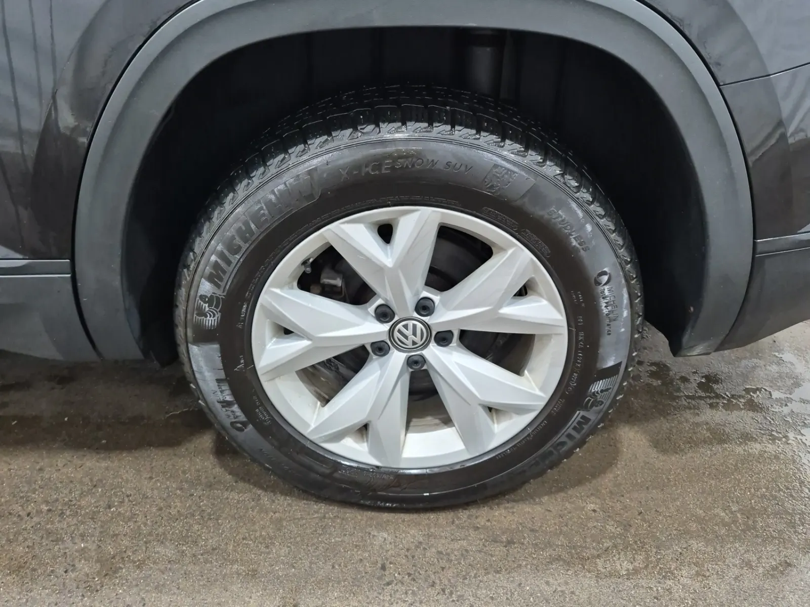Left Rear Wheel/Tire Photo
