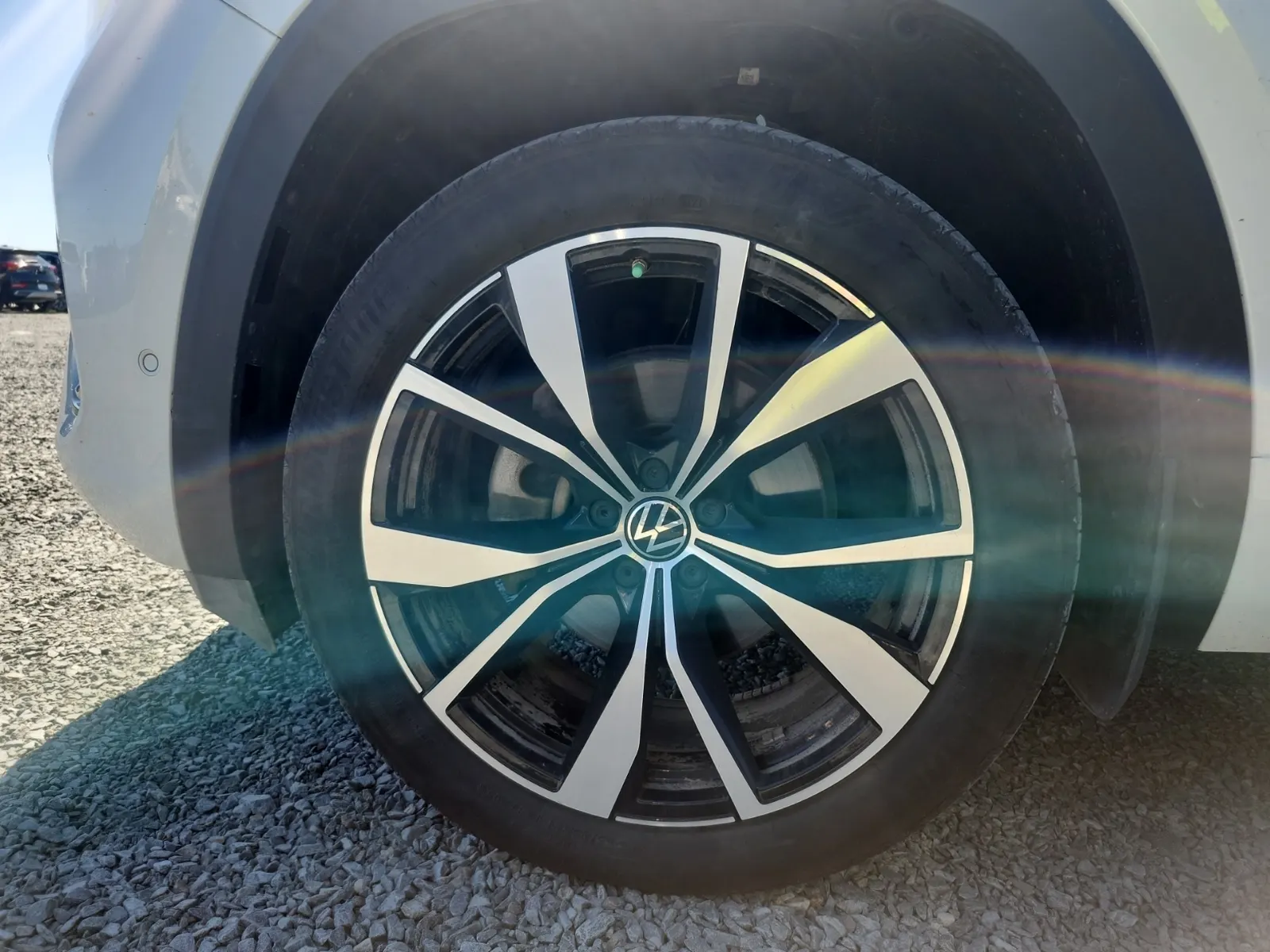 Front driver wheel/tire photo