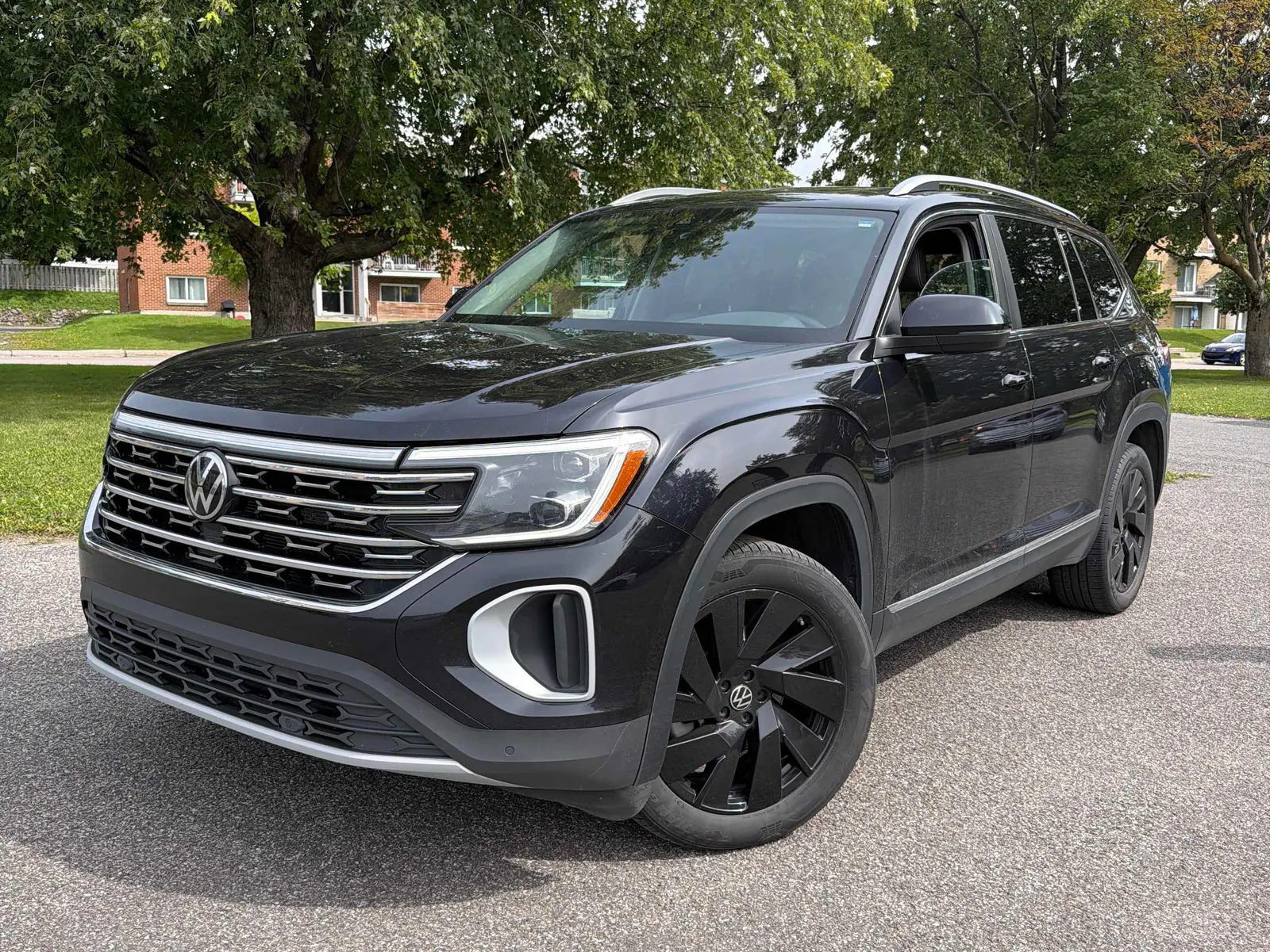 3/4 Front (Main image)