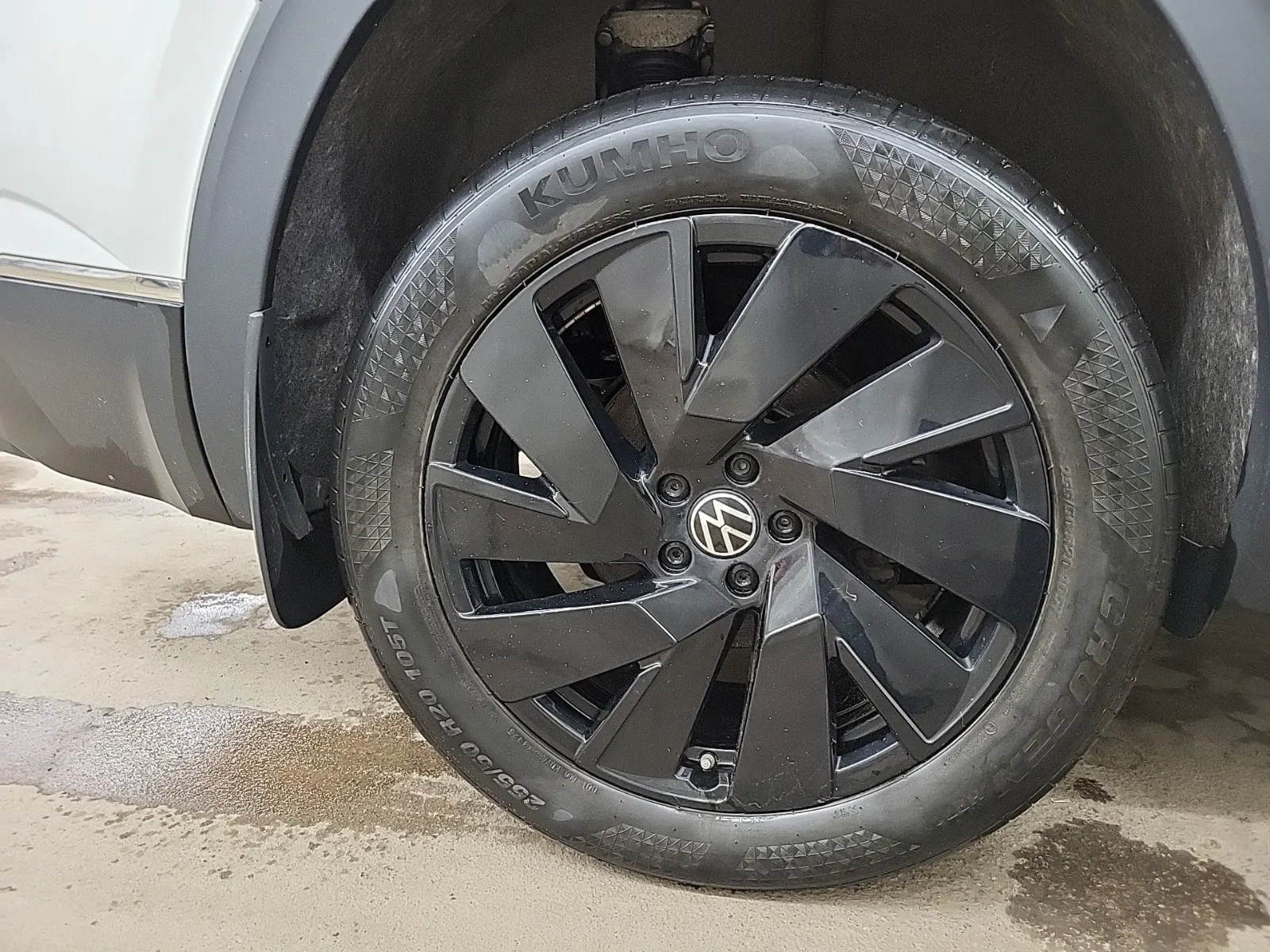 Right Rear Wheel/Tire Photo