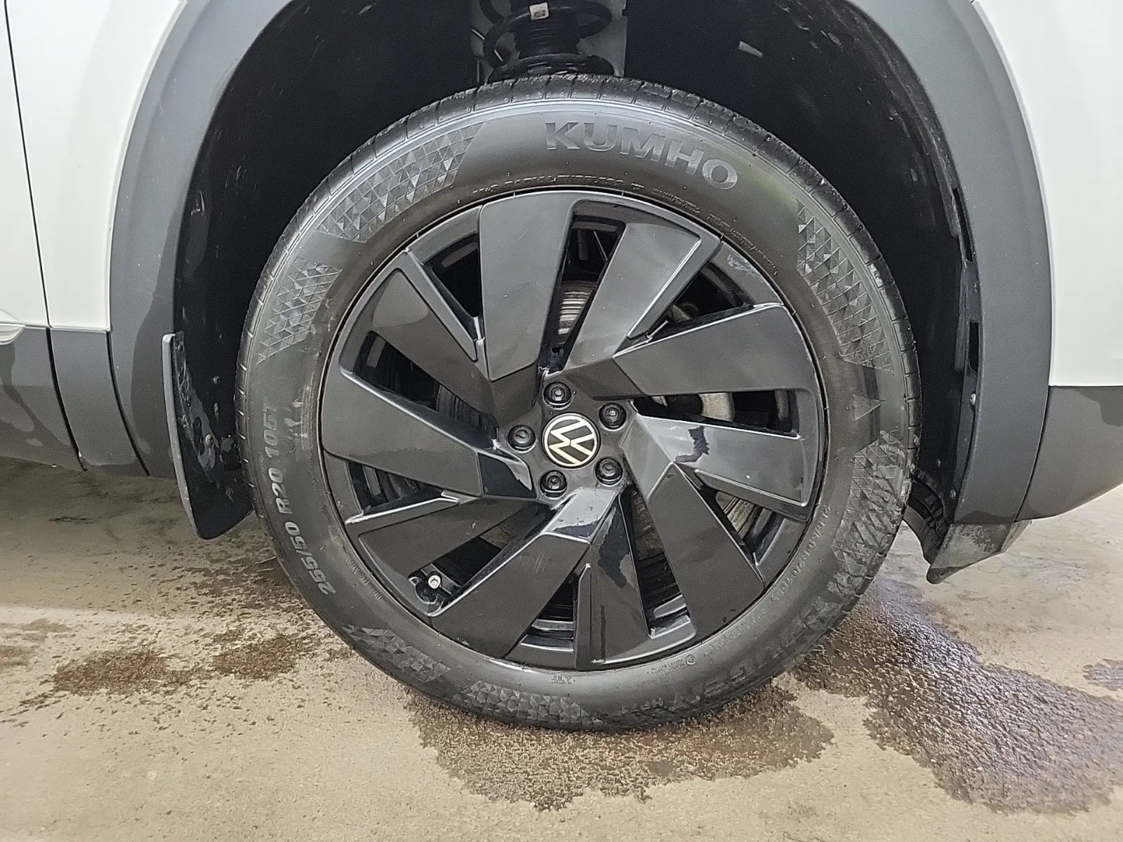 Right Front Wheel/Tire Photo