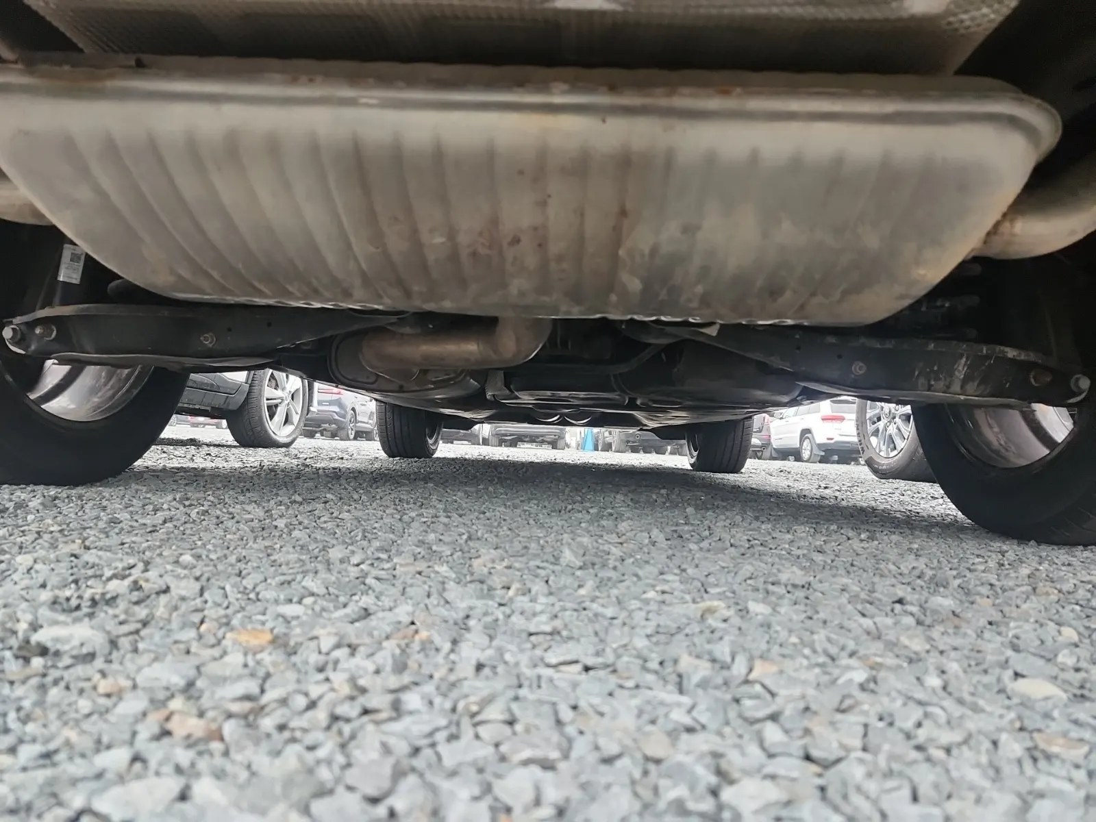 Undercarriage - Rear Photo